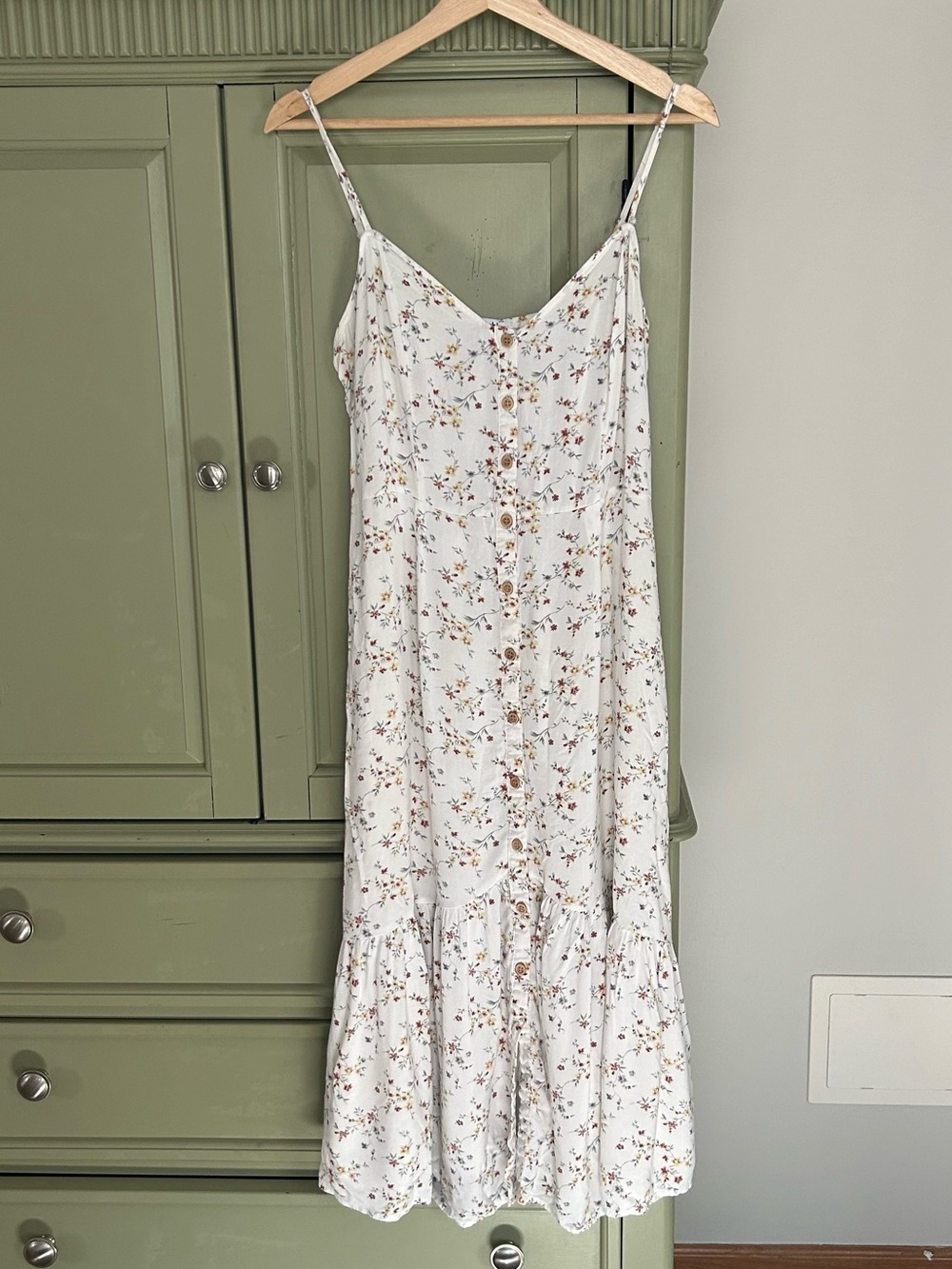 Feminine and dainty Mimi Chica Cream Floral Button-Front Midi Dress